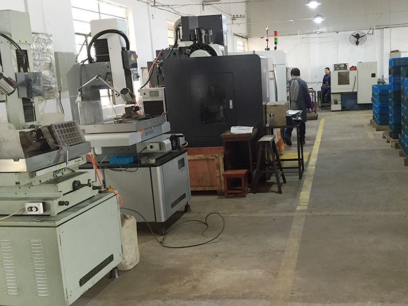 Automobile spray gun production workshop